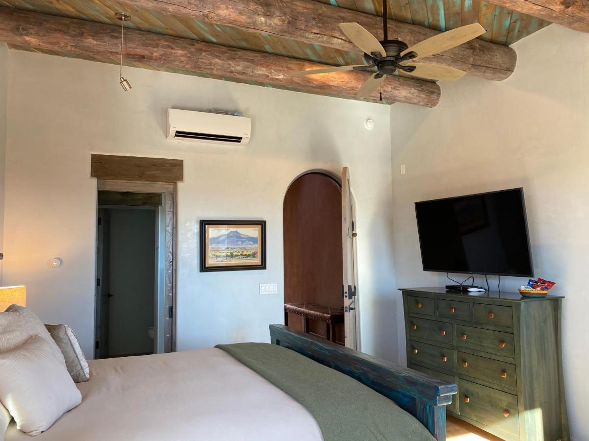 The Grand Hacienda Inn With Breakfast Abiquiu Bagian luar foto